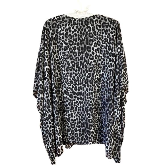 Michael Kors Women’s Black & White Leopard Print Soft Flowy Poncho Top Size 1X - Picture 8 of 13